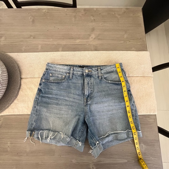 Free Assembly- roller cuff Jean shorts in color light wash size 10 - Picture 6 of 6